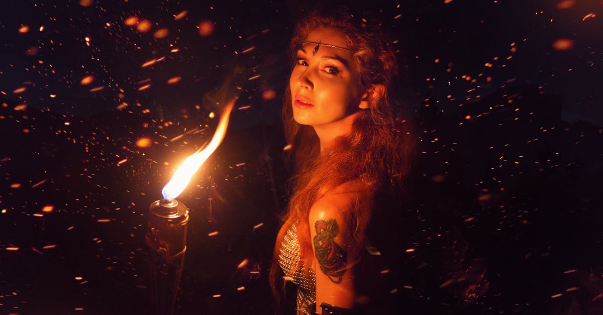 découvrez le tatouage fleur-de-lys, un symbole élégant et chargé d'histoire, parfait pour exprimer votre style unique avec une touche de tradition française.