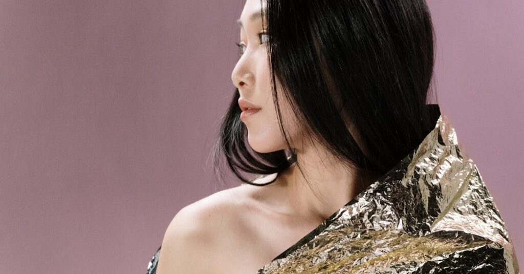 découvrez des astuces et conseils pour sublimer votre coiffure avec la coloration après 50 ans, adaptées à votre style et votre âge.