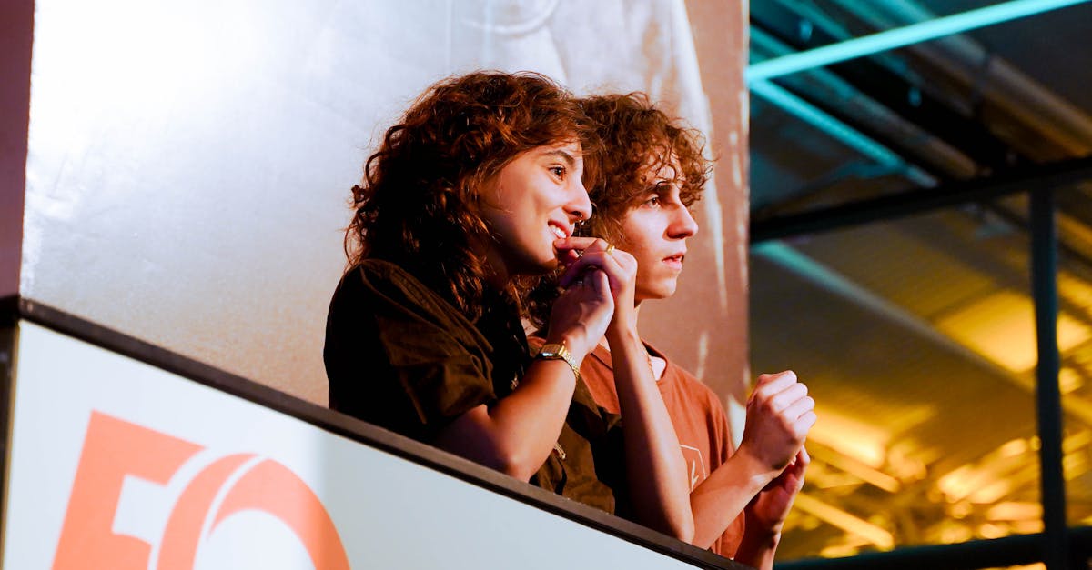 découvrez des idées et astuces de coloration capillaire adaptées aux femmes de plus de 50 ans pour sublimer votre look avec élégance et modernité.