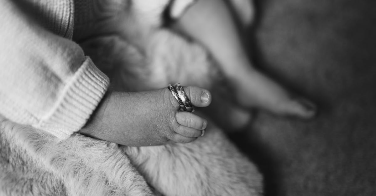 découvrez les bienfaits du bain de pieds au vinaigre : soulagement des douleurs, élimination des odeurs et soin naturel pour des pieds frais et revitalisés.