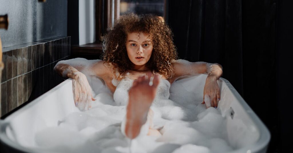 Bain de pieds au vinaigre : découvrez les astuces de grand-mère pour des pieds en beauté découvrez les bienfaits du bain de pieds au vinaigre pour apaiser, désodoriser et revitaliser vos pieds fatigués.