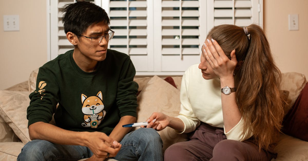 douleurs abdominales en début de grossesse : causes, symptômes et conseils pour mieux comprendre et gérer cette sensation fréquente chez les futures mamans.