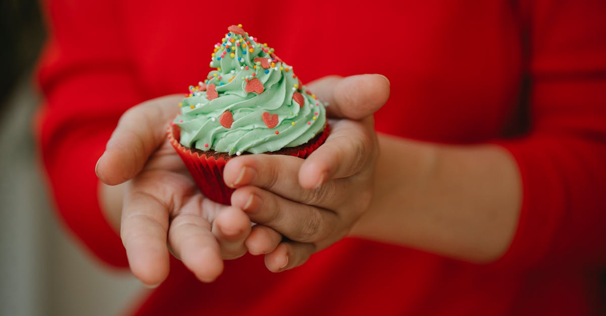 découvrez comment réaliser la crème chantilly parfaite, légère et onctueuse, idéale pour toutes vos recettes gourmandes.